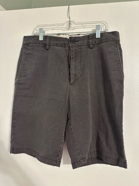Old Navy Ultimate Slim Built-In Flex Gray Shorts, Men’s Size 31, Gently Worn